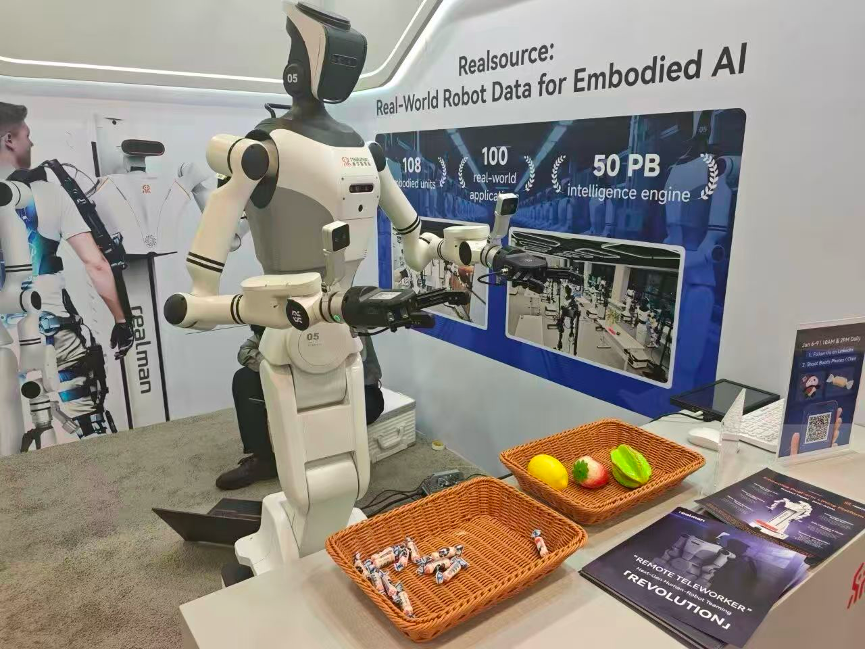 人形机器人扎堆赶考春晚 实用还需多久